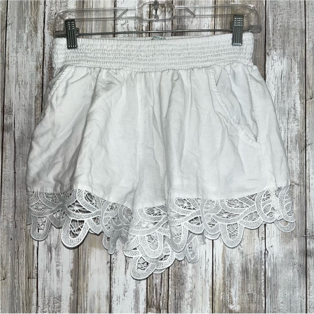 American Eagle White Lace Bottom Linen Blend Shorts